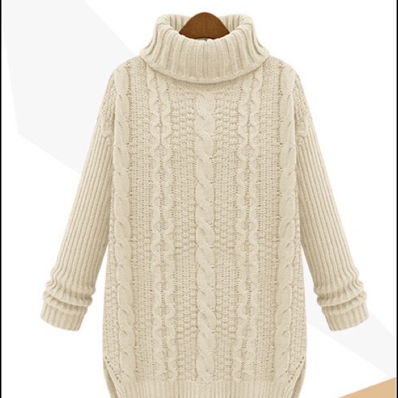Creamy cabled turtleneck sweater - Picture 3 of 3